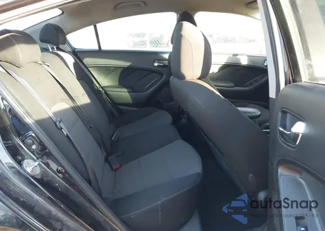 2018 Kia Forte S из США, поврежденный, VIN 3KPFL4A75JE226127